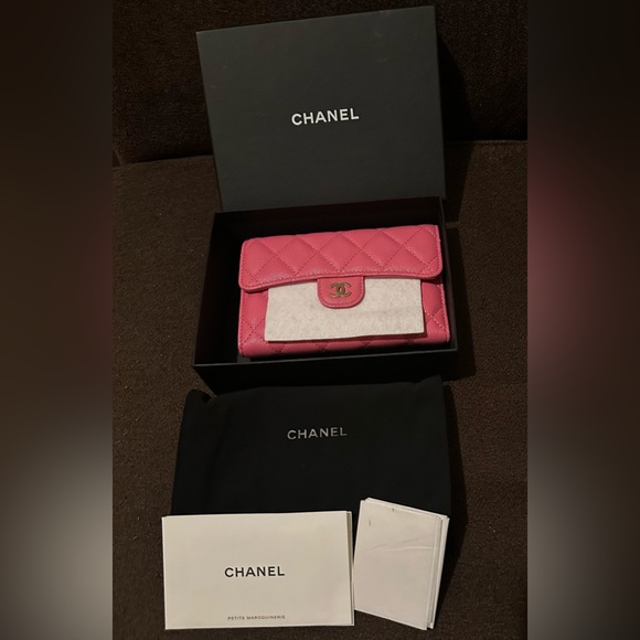 BRAND NEW WITH TAGS CHANEL medium flap caviar leather wallet. Box, card included - Picture 6 of 6